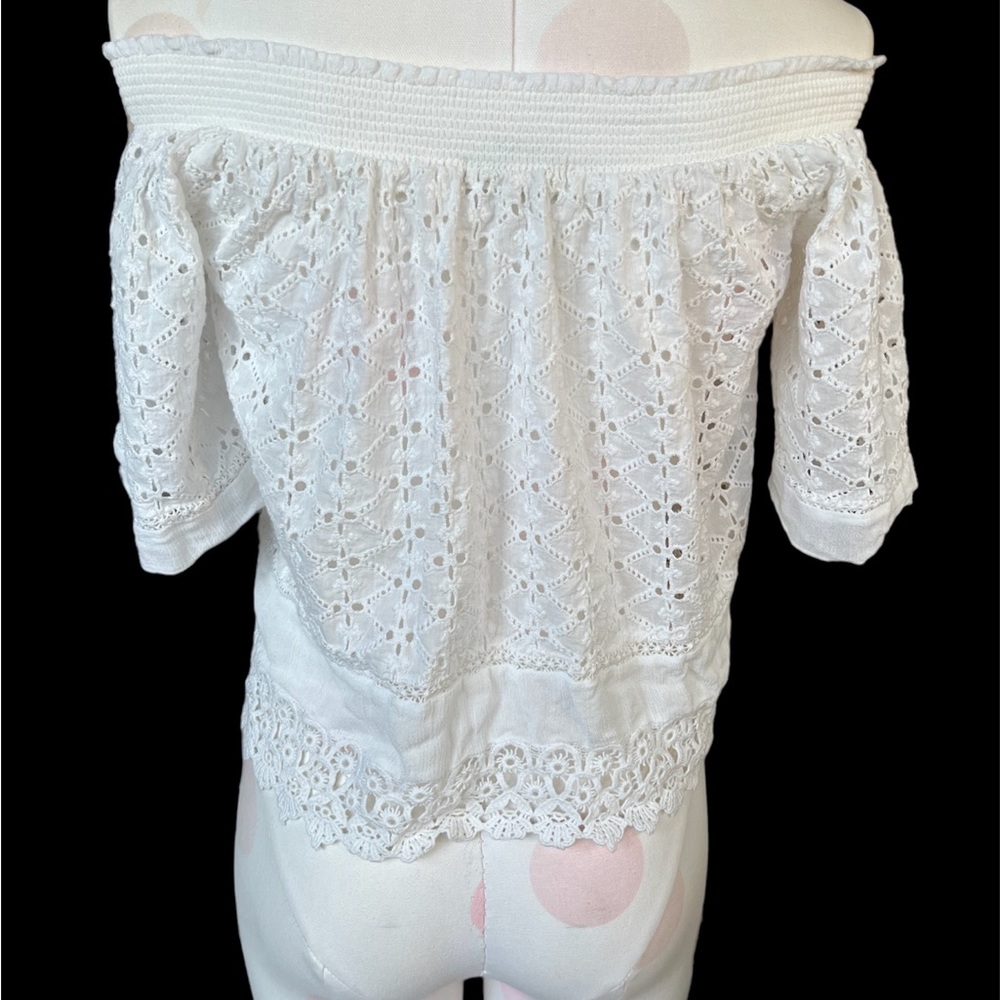 🎉HP🎉 Lovers + Friends White Eyelet Blouse Size S - Picture 4 of 7